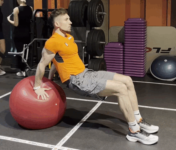 Обратные отжимания: чем отличаются от обычных, и как правильно делать – 5