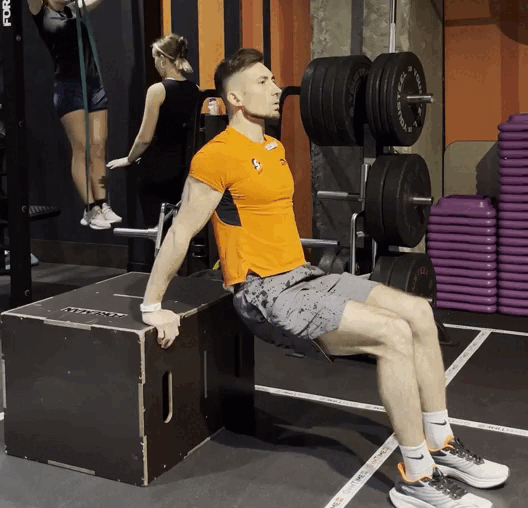 Обратные отжимания: чем отличаются от обычных, и как правильно делать – 2