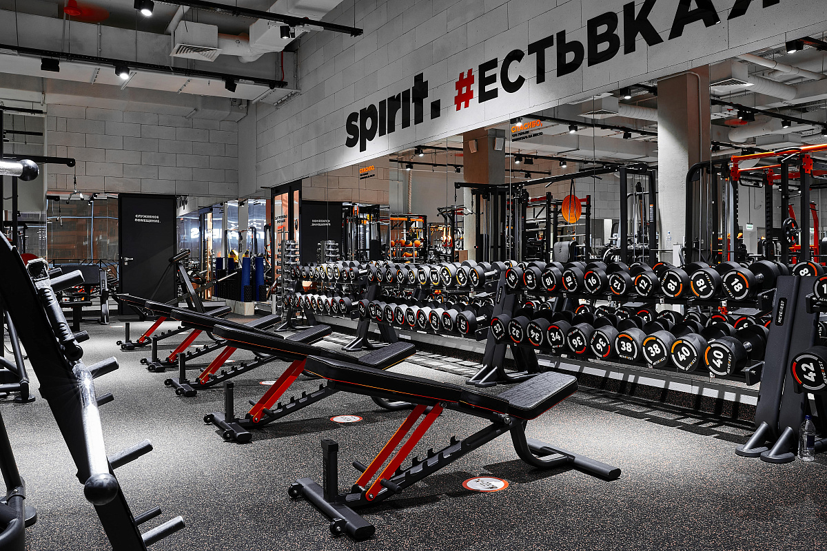 Клуб Spirit Fitness у метро Раменки в ТЦ 